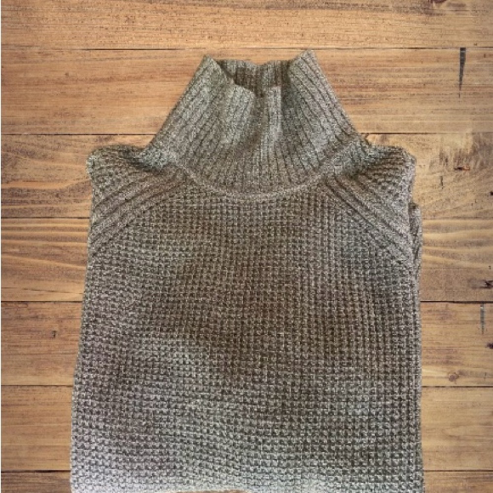 Banana Republic Gray waffle knit turtleneck sweater